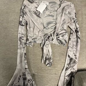 Black bead crop with flares.